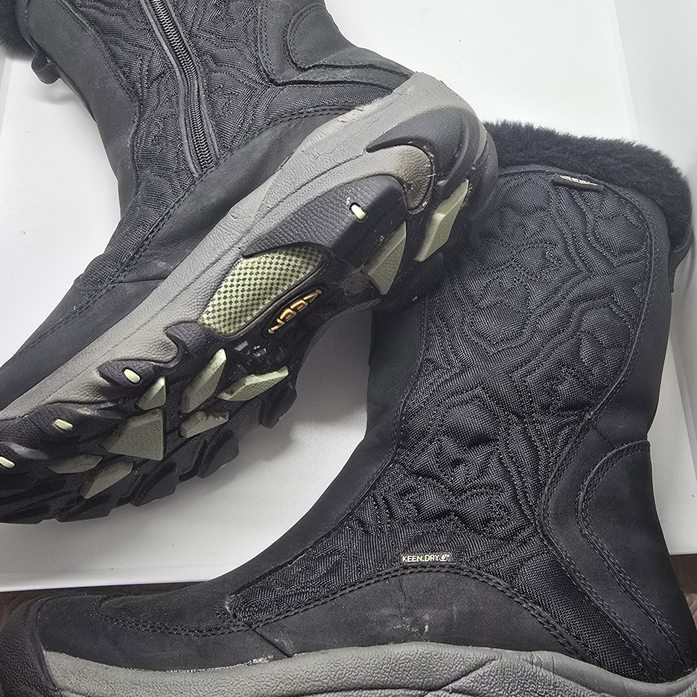 Keen Black Winter Boots